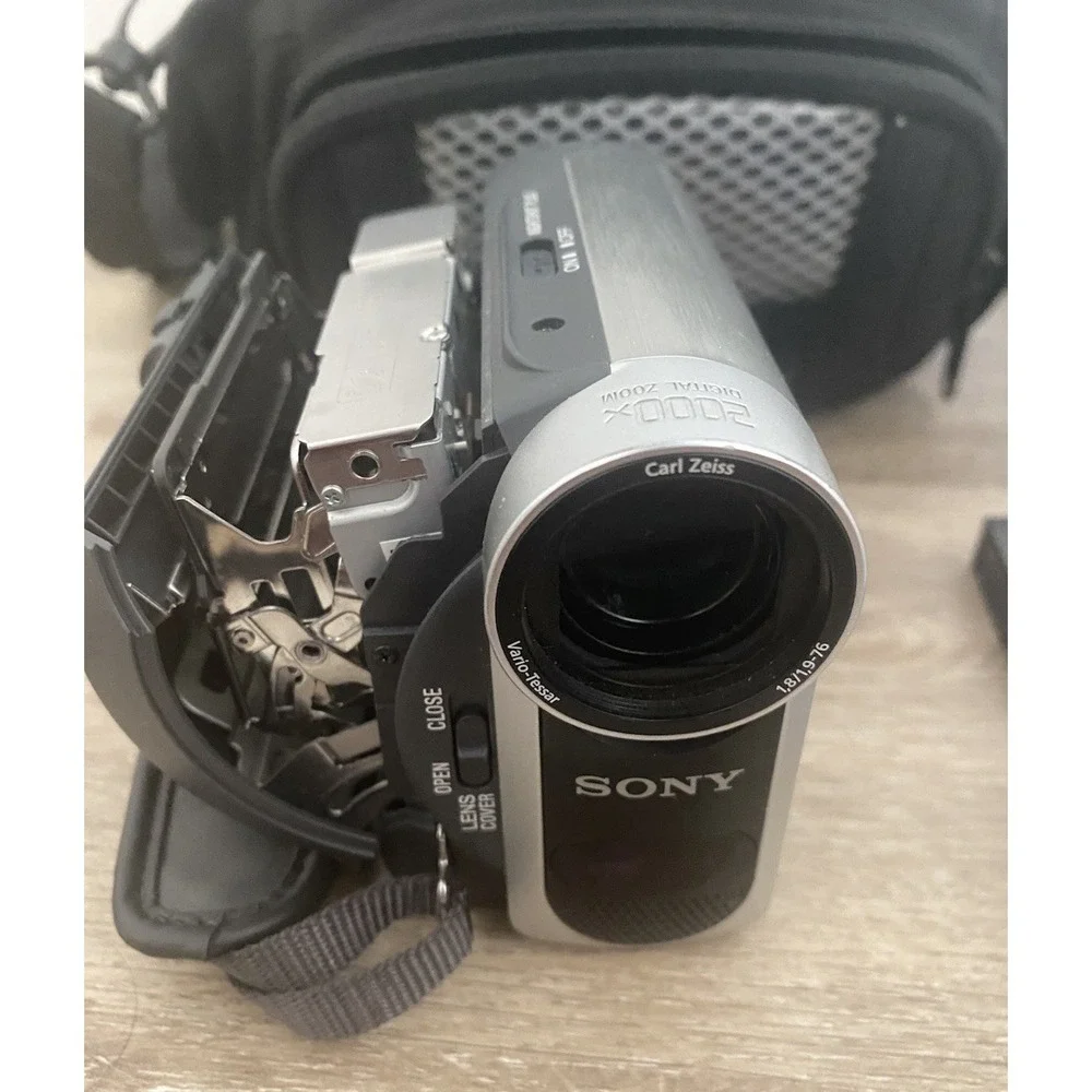 Sony Handycam DCR-HC38 MiniDV Digital Video Camera Recorder